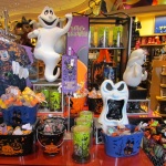 03-wdw-halloween-merch-display